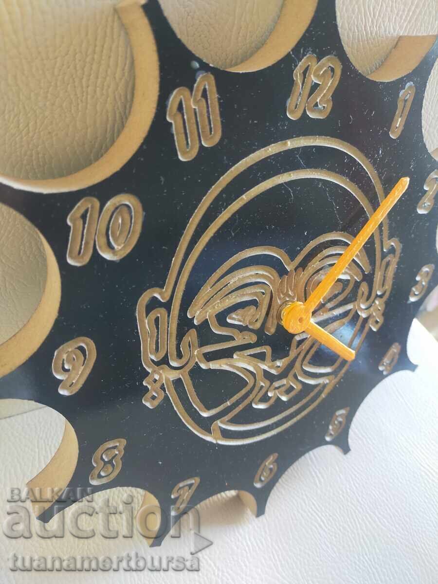 Ξύλινο ρολόι τοίχου με τιμή € 12.00 | 23.47 BGN Ξύλινο ρολόι τοίχου με τιμή € 12.00 | 23.47 BGN