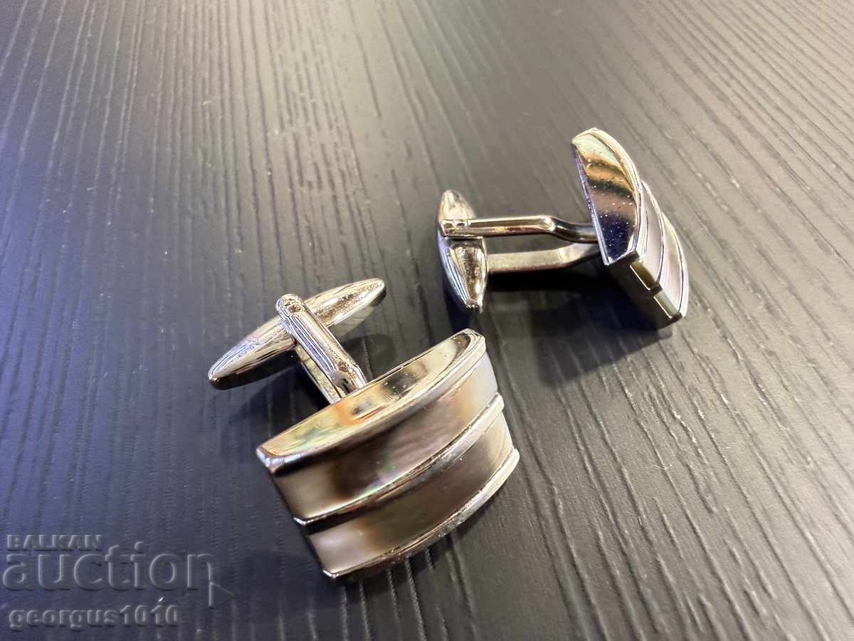 Butoane cu sidef nr. 7956 cu preț € 25.00 | 48.90 BGN Butoane cu sidef nr. 7956 cu preț € 25.00 | 48.90 BGN