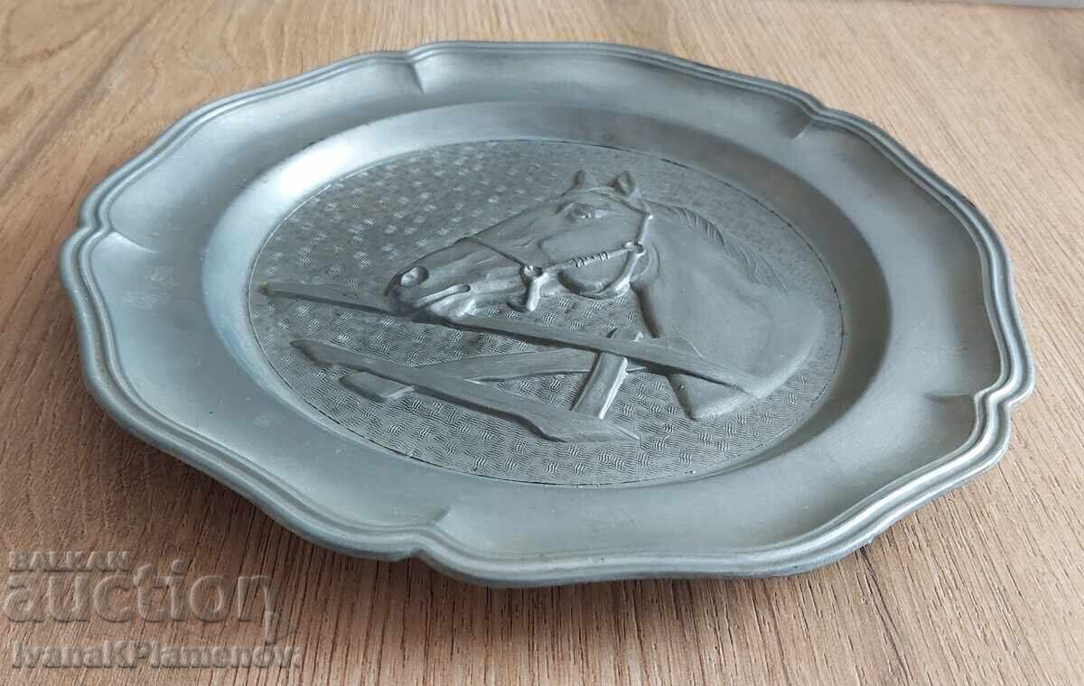 Licitație Tavă retro din tablă, marcata, pentru cunoscători