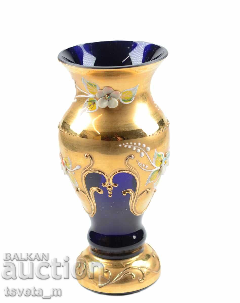 Licitație Vază de cristal Bohemia cu motive în relief și aurire