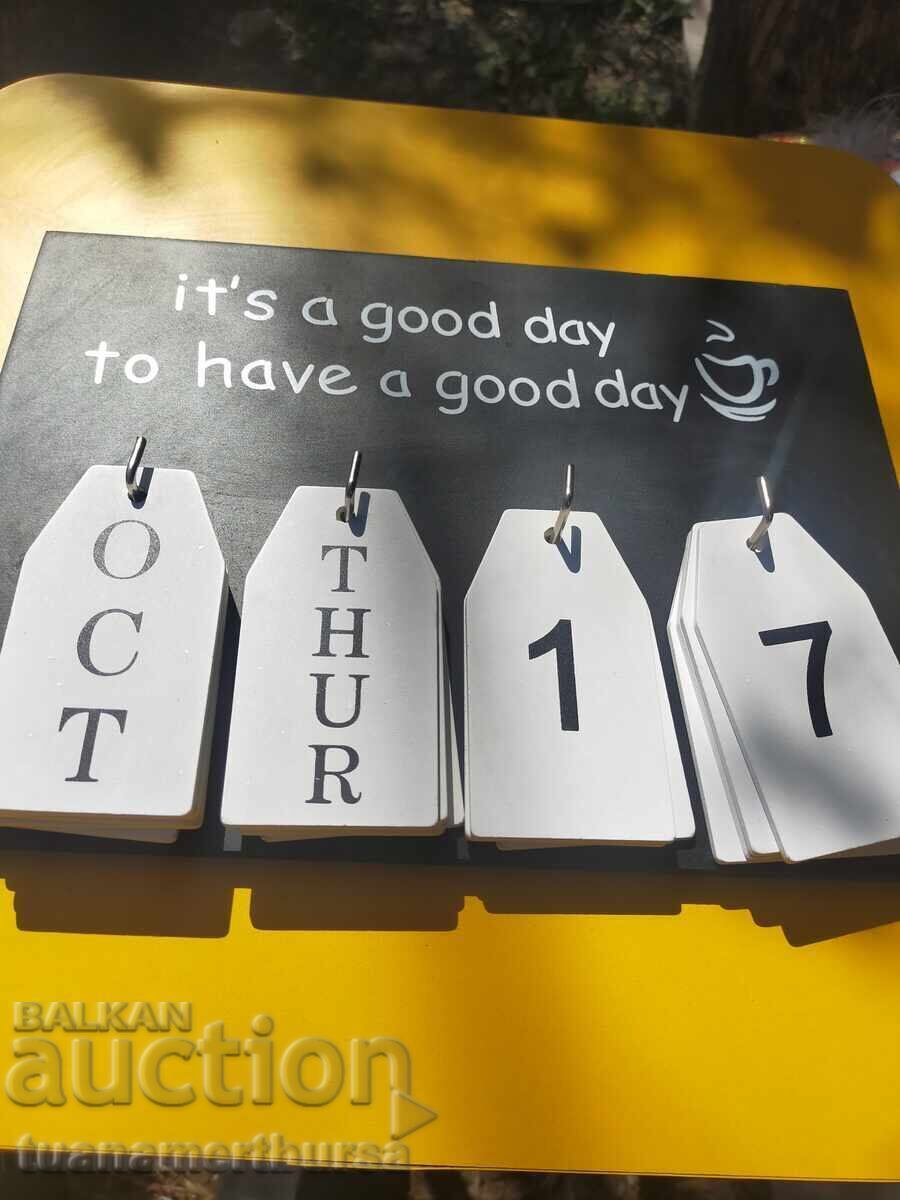 Calendar decorativ din lemn