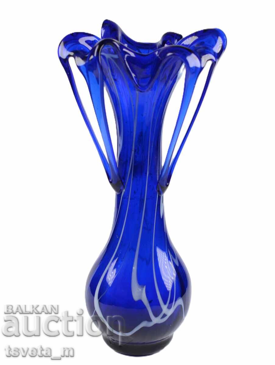 Vază sticlă albastru cobalt, realizată manual cu preț € 20.00 | 39.12 BGN Vază sticlă albastru cobalt, realizată manual cu preț € 20.00 | 39.12 BGN