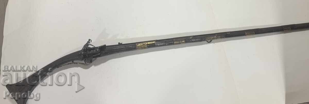 Veche pușcă cu cremene Arnautcă
