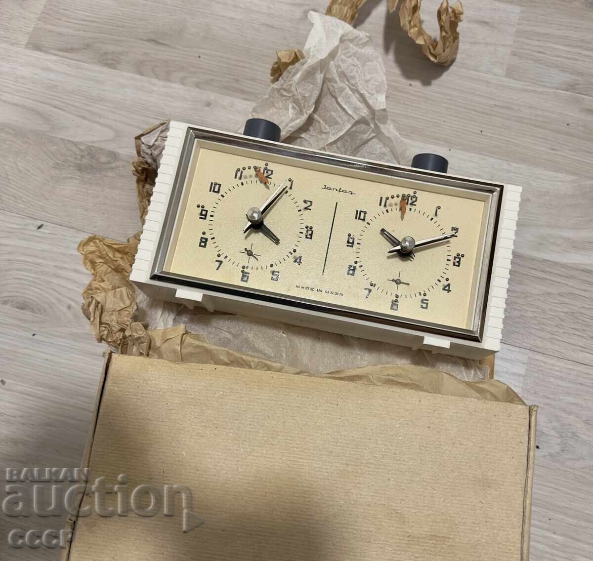 Παράδοση Izklyuchitelno ryadŭk chasovnik za shakh JANTAR