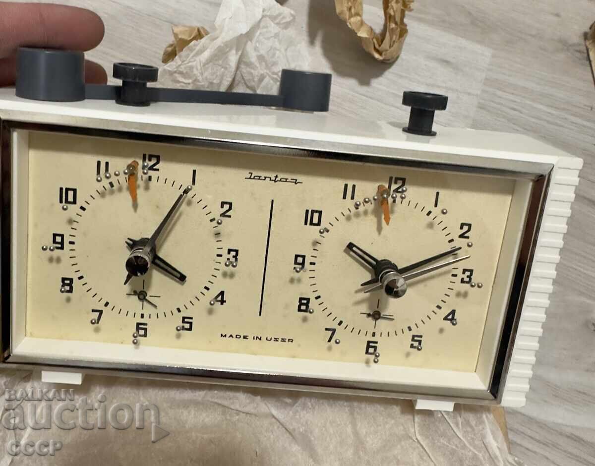 Izklyuchitelno ryadŭk chasovnik za shakh JANTAR
