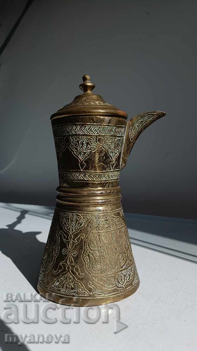 Tradițional ibric arab de cafea, cunoscut sub numele de dallah (dallah) - 5