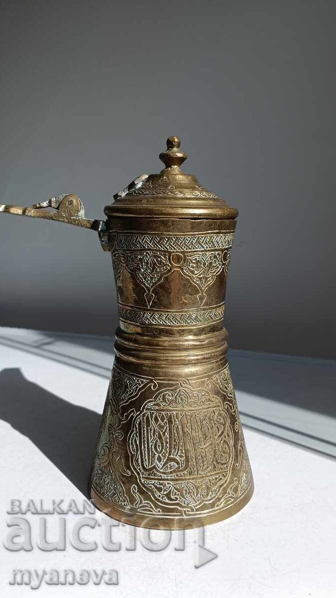Tradițional ibric arab de cafea, cunoscut sub numele de dallah (dallah) - 6