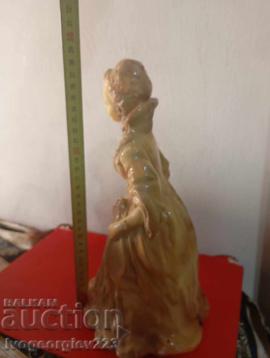 Livrarea statuetă - doamnă victoriană