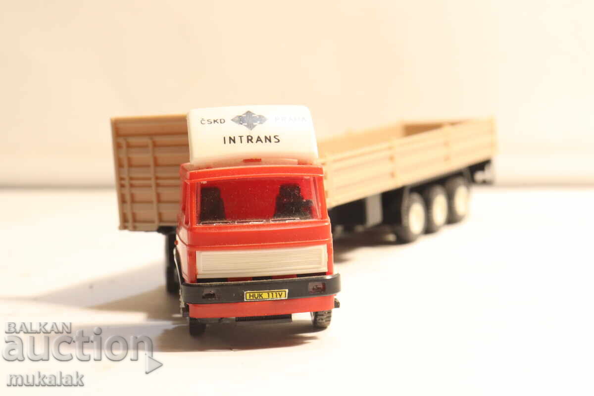 Delivery of IGRA 1/87 H0 LIAZ SKODA TRUCK MODEL CAR
