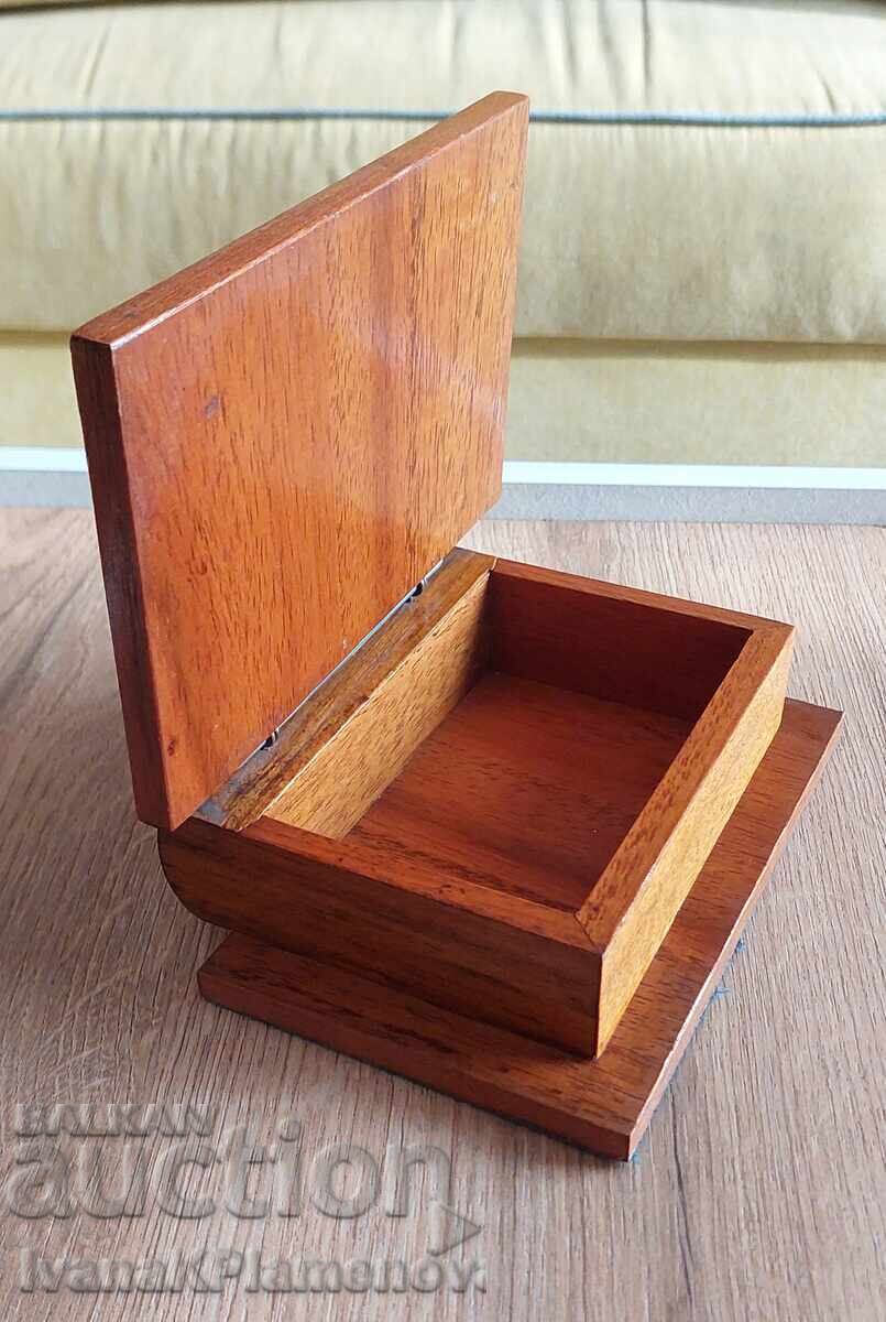 Auction  Wooden box for connoisseurs
