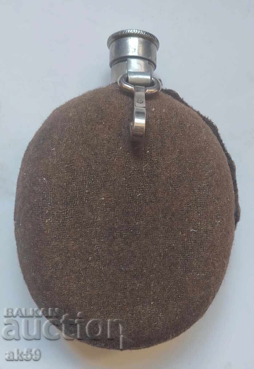 Войнишка манерка.