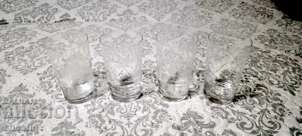 Elegant set de pahare vintage din cristal cu gravură fină