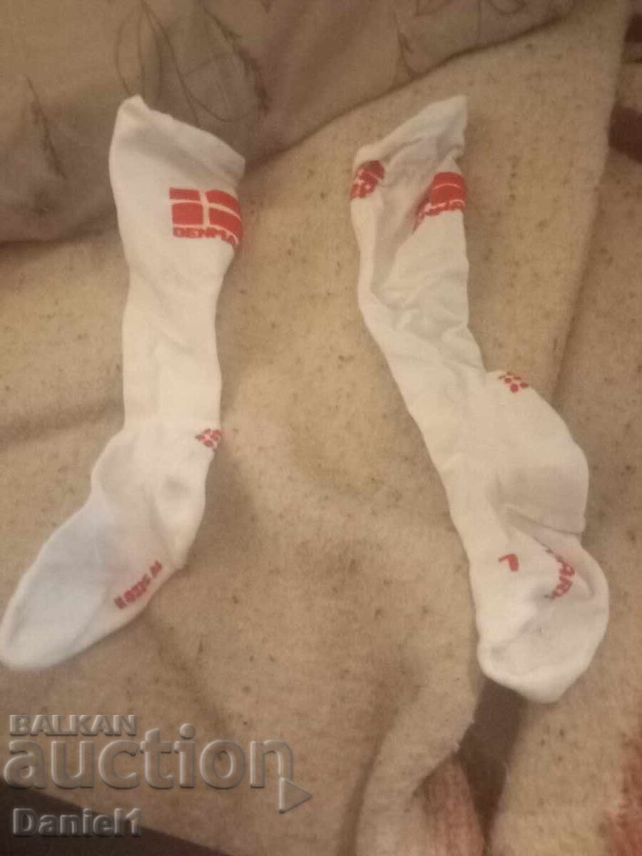 Μεταχειρισμένα 2 ζευγάρια κάλτσες