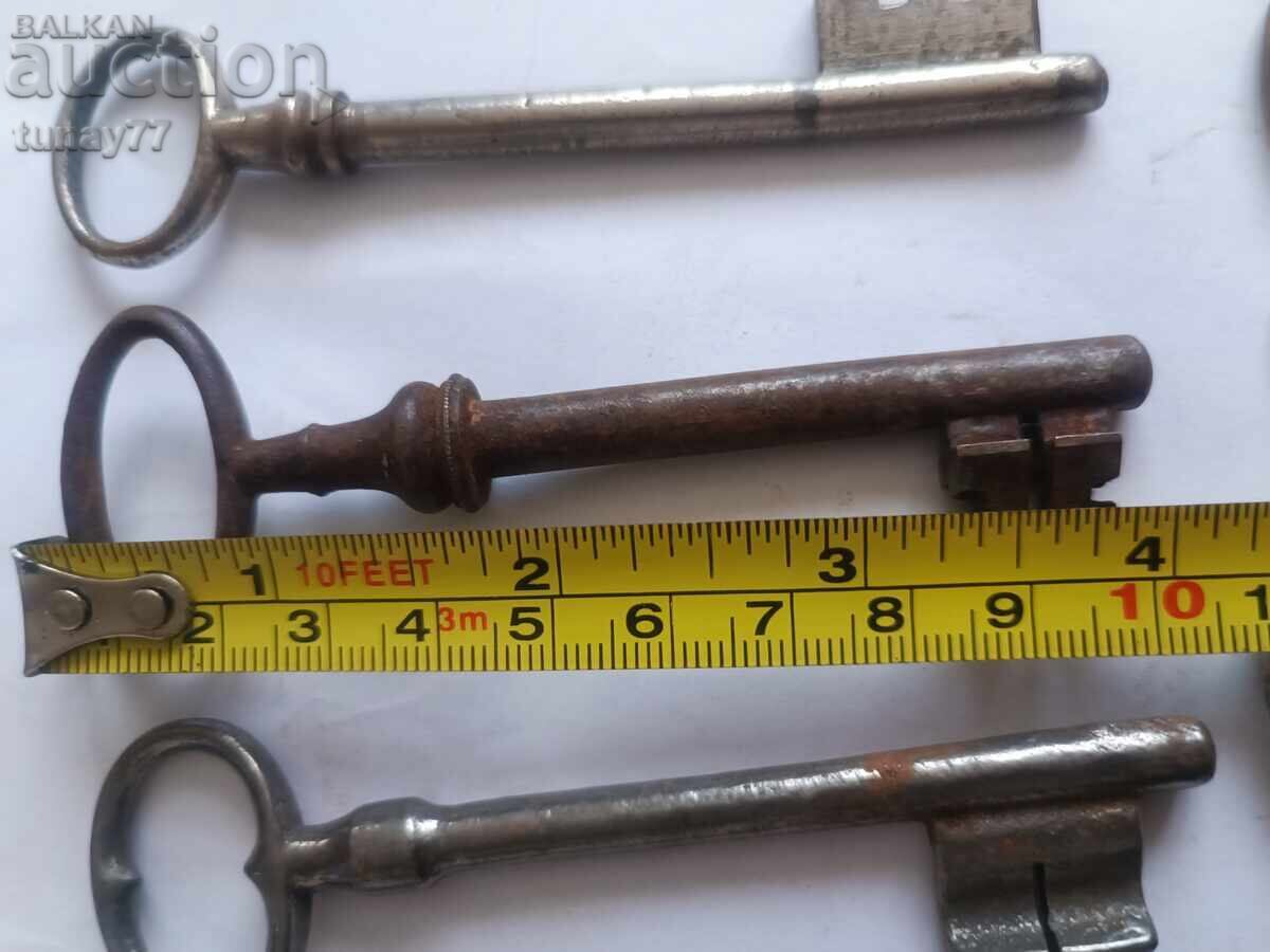 Licitație Chei mari vintage forjate retro, începutul secolului XX