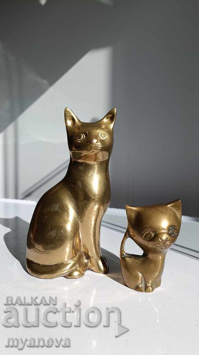 Statuete de bronz ale pisicilor