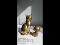 Μπρούτζινα αγαλματίδια γάτας