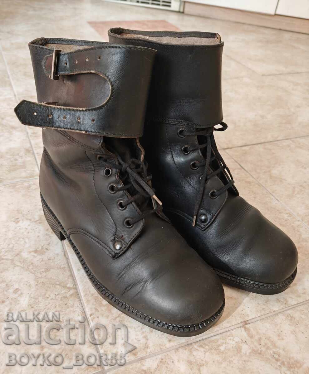 Bocanci militari bulgărești pentru ofițeri, din piele, model "Chepitsi" cu preț € 72.00 | 140.82 BGN Bocanci militari bulgărești pentru ofițeri, din piele, model "Chepitsi" cu preț € 72.00 | 140.82 BGN