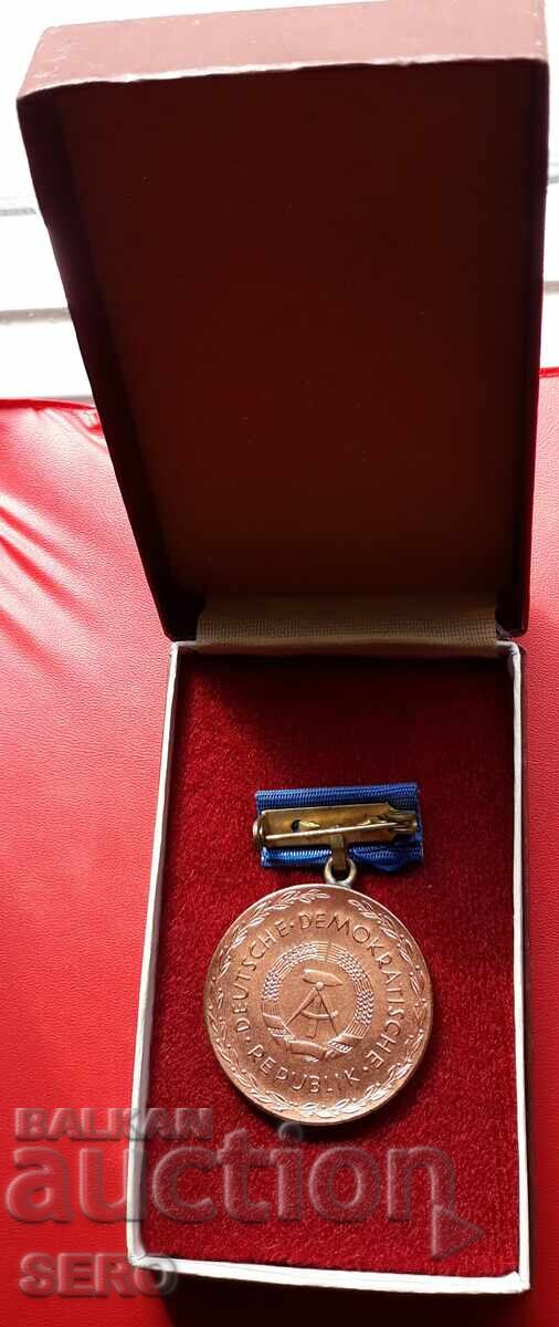 Μετάλλιο-Γερμανία-ΛΔΓ-Γιόχαν Χάιν. Πεσταλότσι-Ελβετός παιδαγωγός με τιμή € 8.00 | 15.65 BGN Μετάλλιο-Γερμανία-ΛΔΓ-Γιόχαν Χάιν. Πεσταλότσι-Ελβετός παιδαγωγός με τιμή € 8.00 | 15.65 BGN