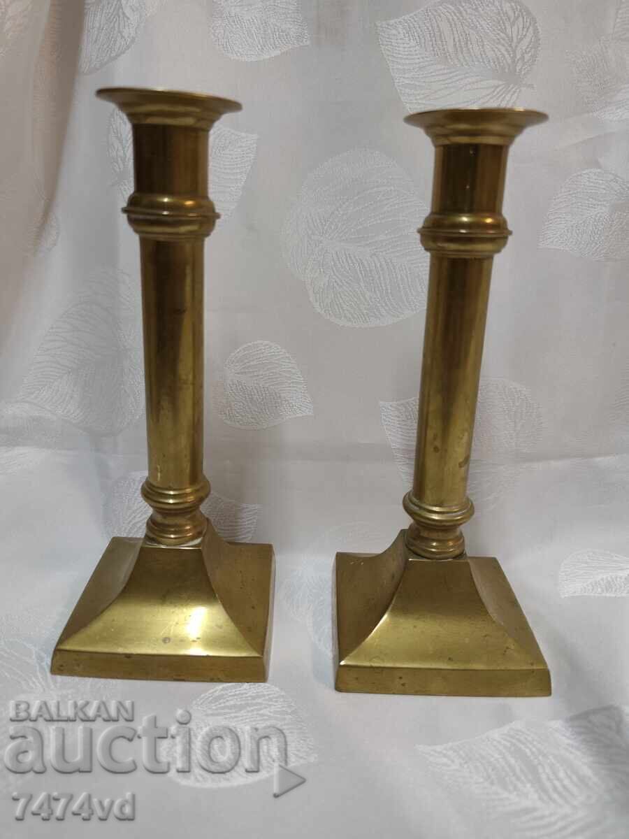 Candelabre masive din bronz, 21 cm înălțime cu preț € 40.00 | 78.23 BGN Candelabre masive din bronz, 21 cm înălțime cu preț € 40.00 | 78.23 BGN