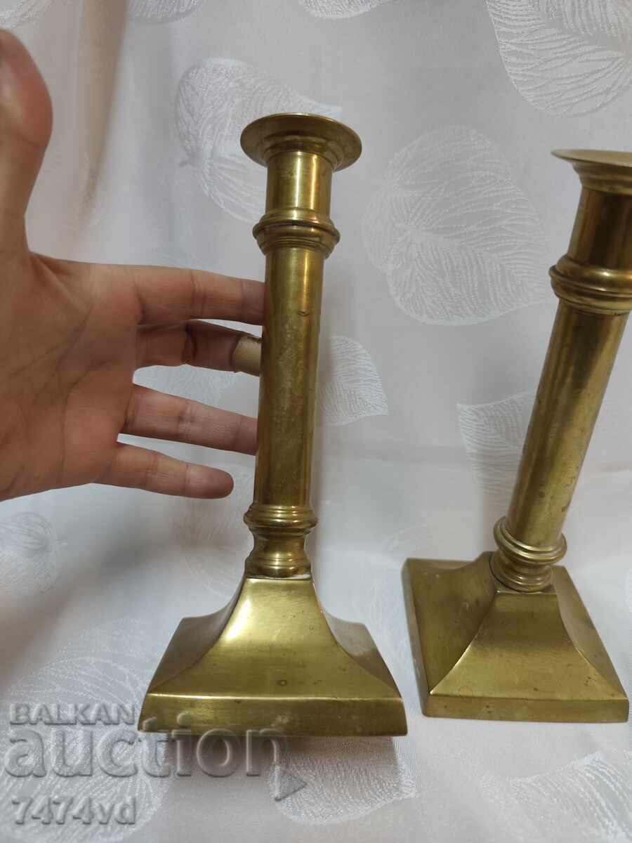 Licitație Candelabre masive din bronz, 21 cm înălțime Licitație Candelabre masive din bronz, 21 cm înălțime