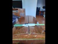 Ένα παλιό παιδικό παιχνίδι, ένα τουφέκι