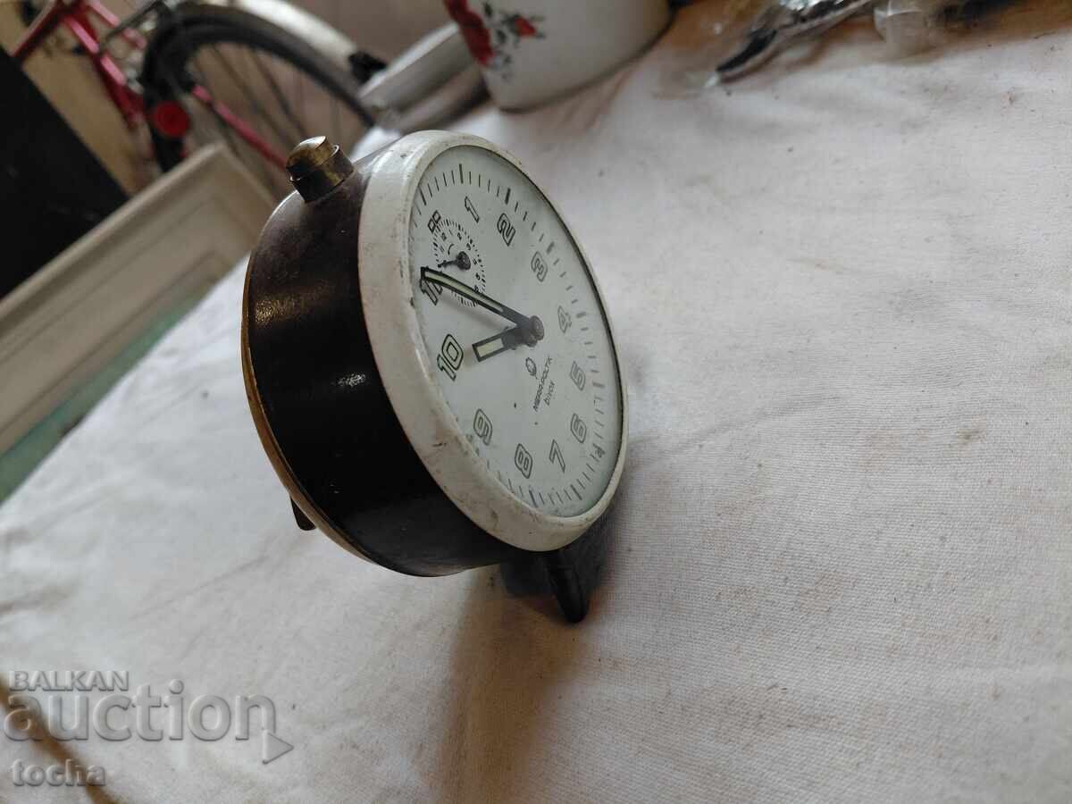 Ceas vechi Bivox cu preț € 3.30 | 6.45 BGN