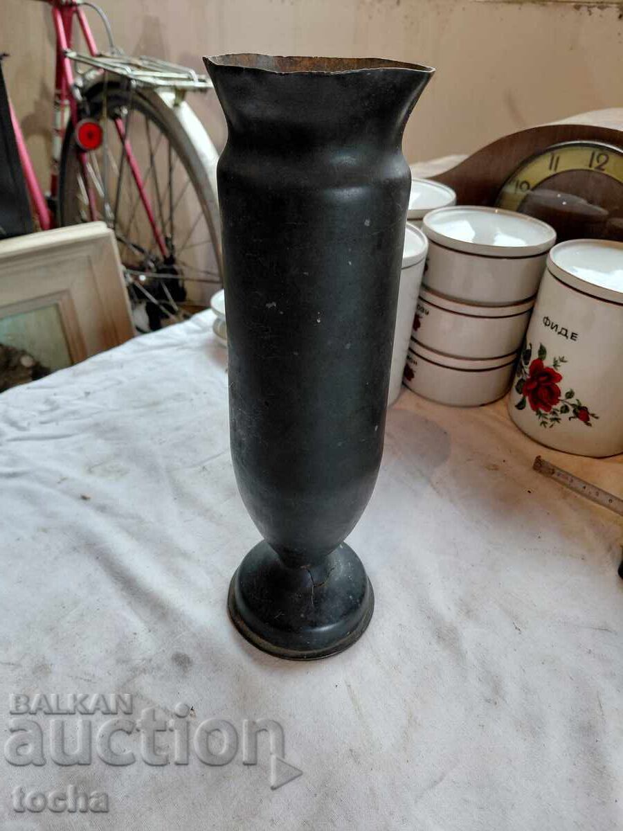 Vază, creație de tranșee cu preț € 39.82 | 77.88 BGN