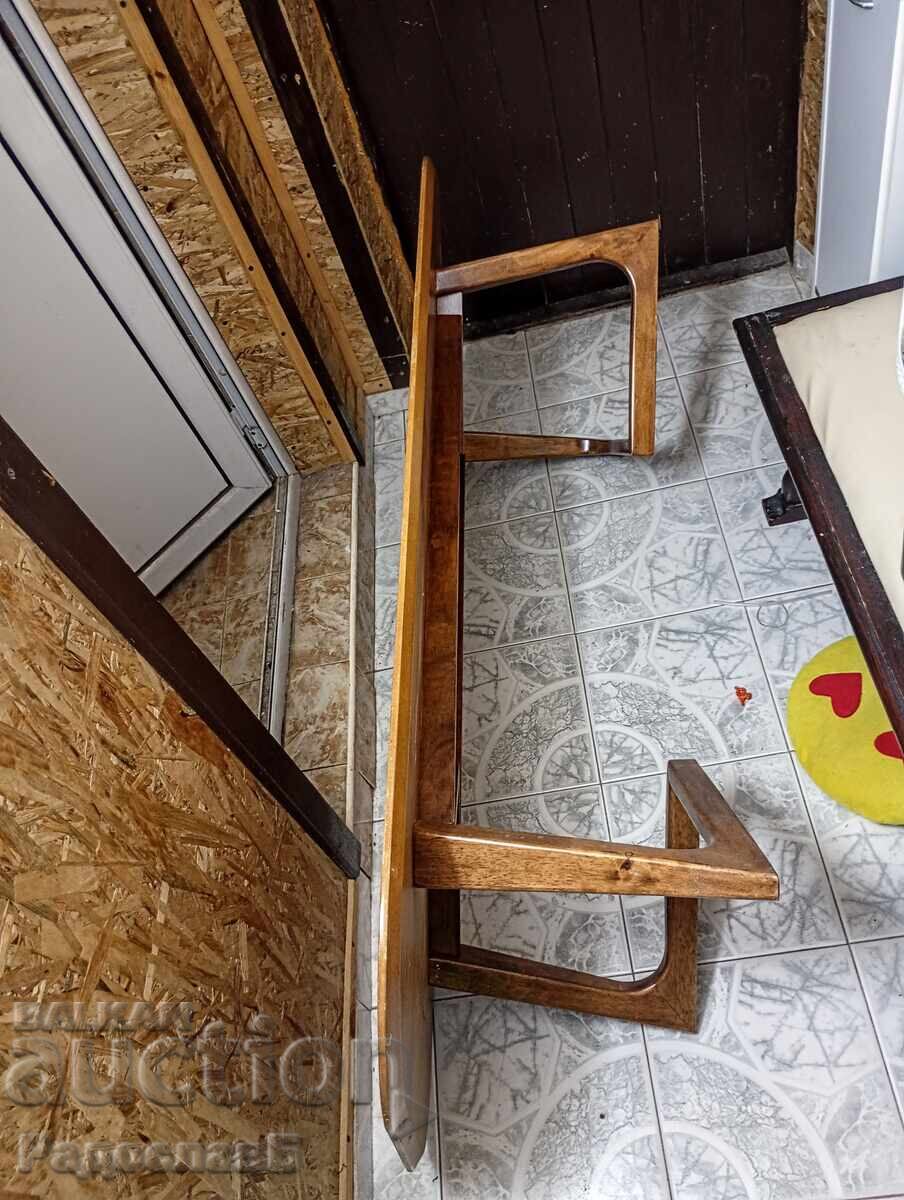 Masă mare de sufragerie retro (150 cm) din lemn masiv – Nuc / S cu preț € 100.00 | 195.58 BGN Masă mare de sufragerie retro (150 cm) din lemn masiv – Nuc / S cu preț € 100.00 | 195.58 BGN