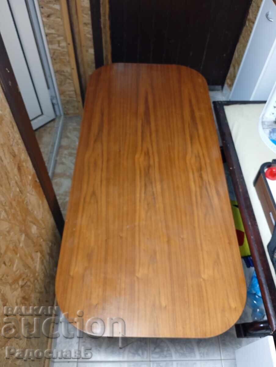 Masă mare de sufragerie retro (150 cm) din lemn masiv – Nuc / S Masă mare de sufragerie retro (150 cm) din lemn masiv – Nuc / S