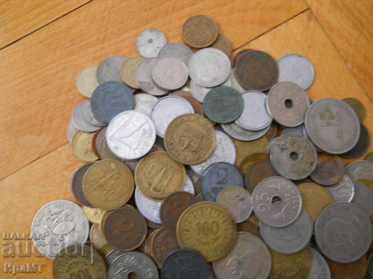 Livrarea Lot 1 - monede din toată lumea (peste 200 buc.)