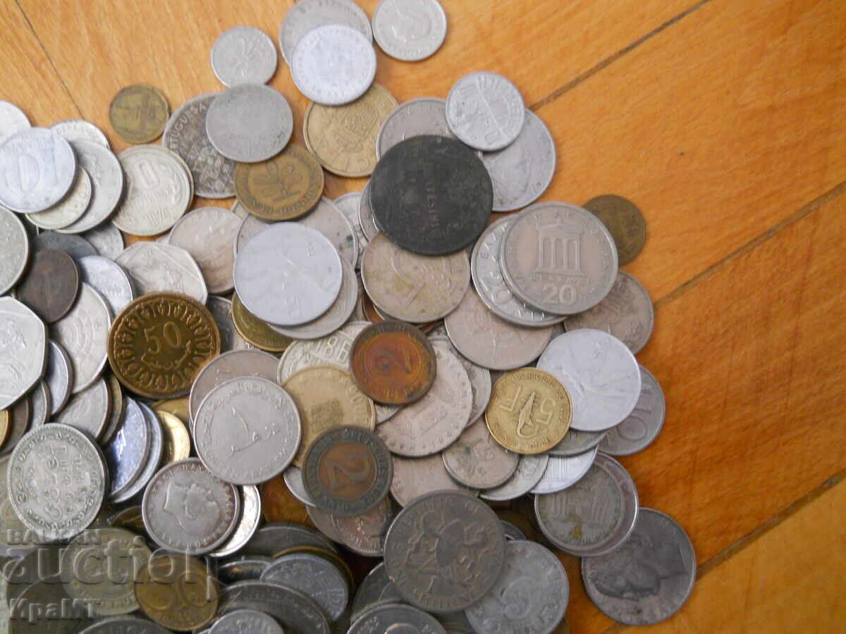 Livrarea Lot 2 - monede din întreaga lume (peste 200 buc.)