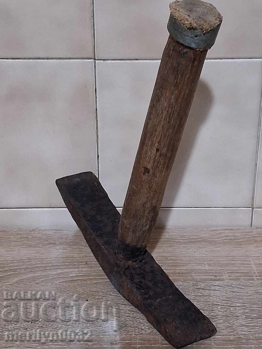 Ciocan de zidar vechi, unealtă, târnăcop cu preț € 43.57 | 85.22 BGN