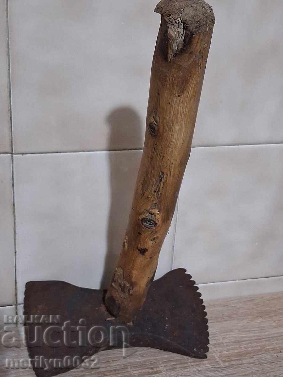 Ciocan profilat de piatră, unealtă, târnăcop