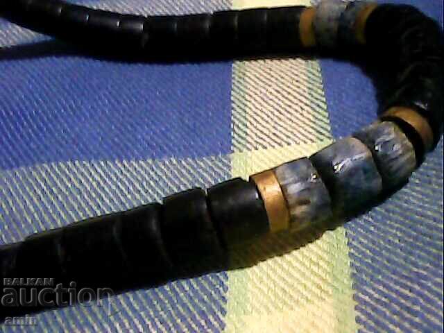 Licitație 2 buc. coliere vechi ras cocu din pietre naturale