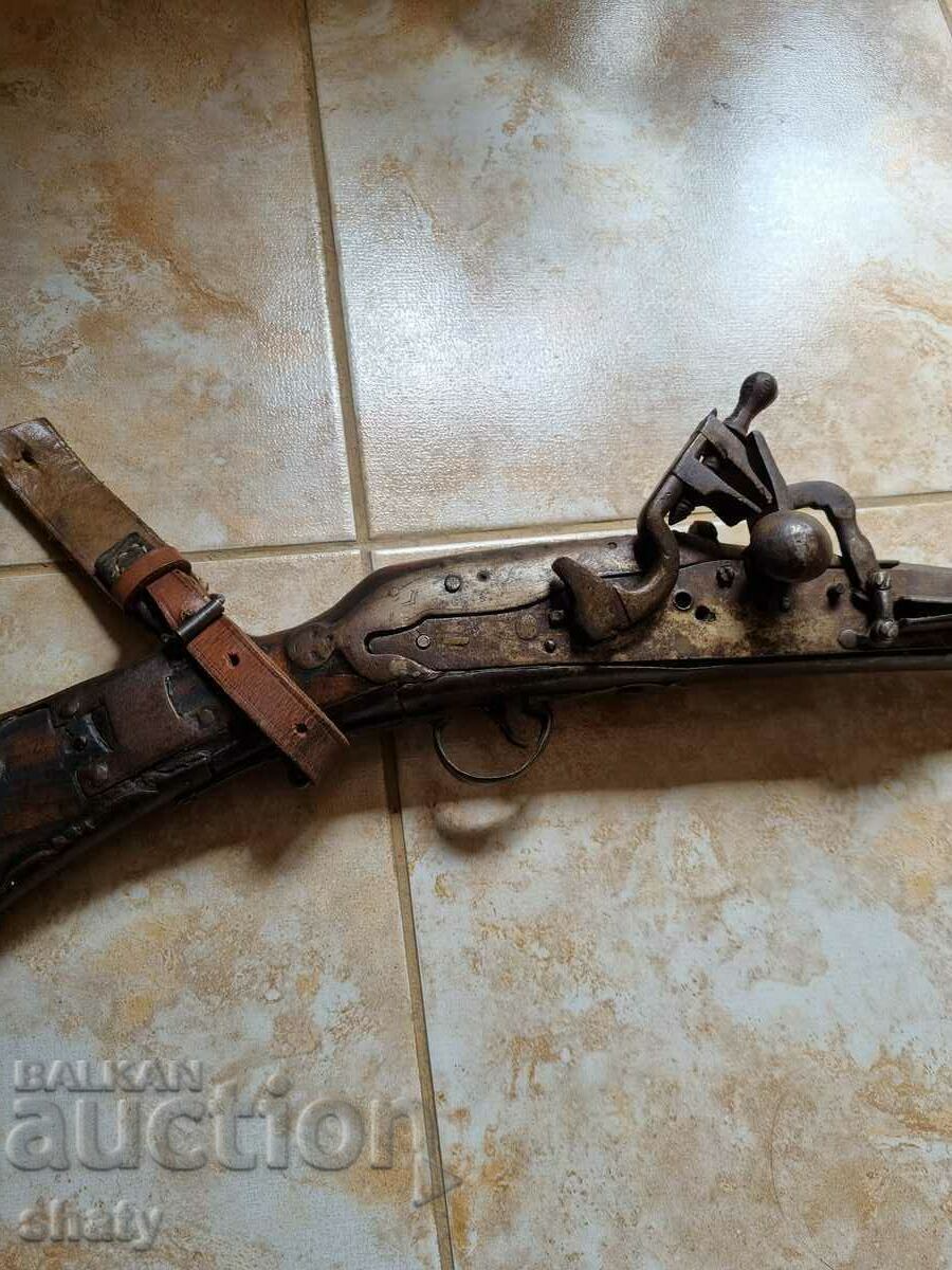Licitație Veche pușcă cu cremene Licitație Veche pușcă cu cremene