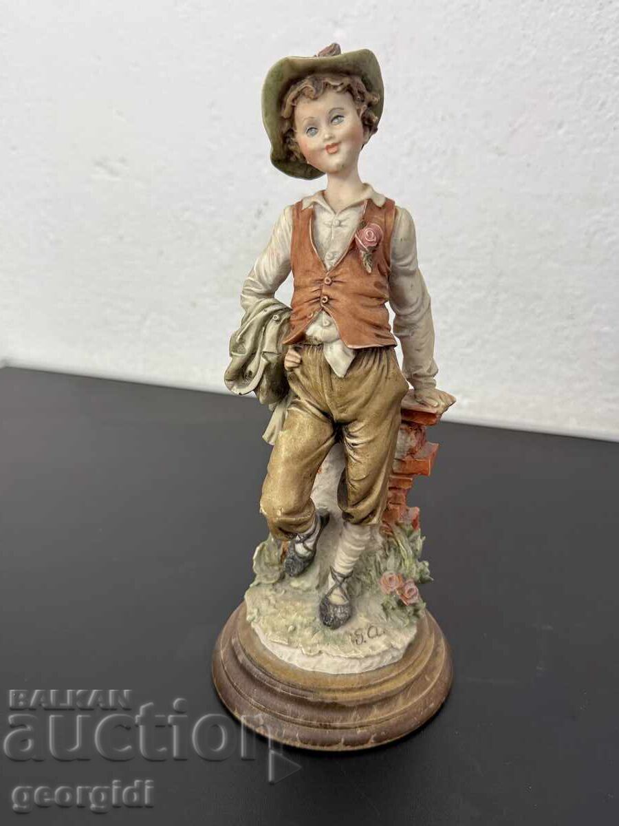 Figurină din porțelan de Giuseppe Armani de la Capodimonte 7961