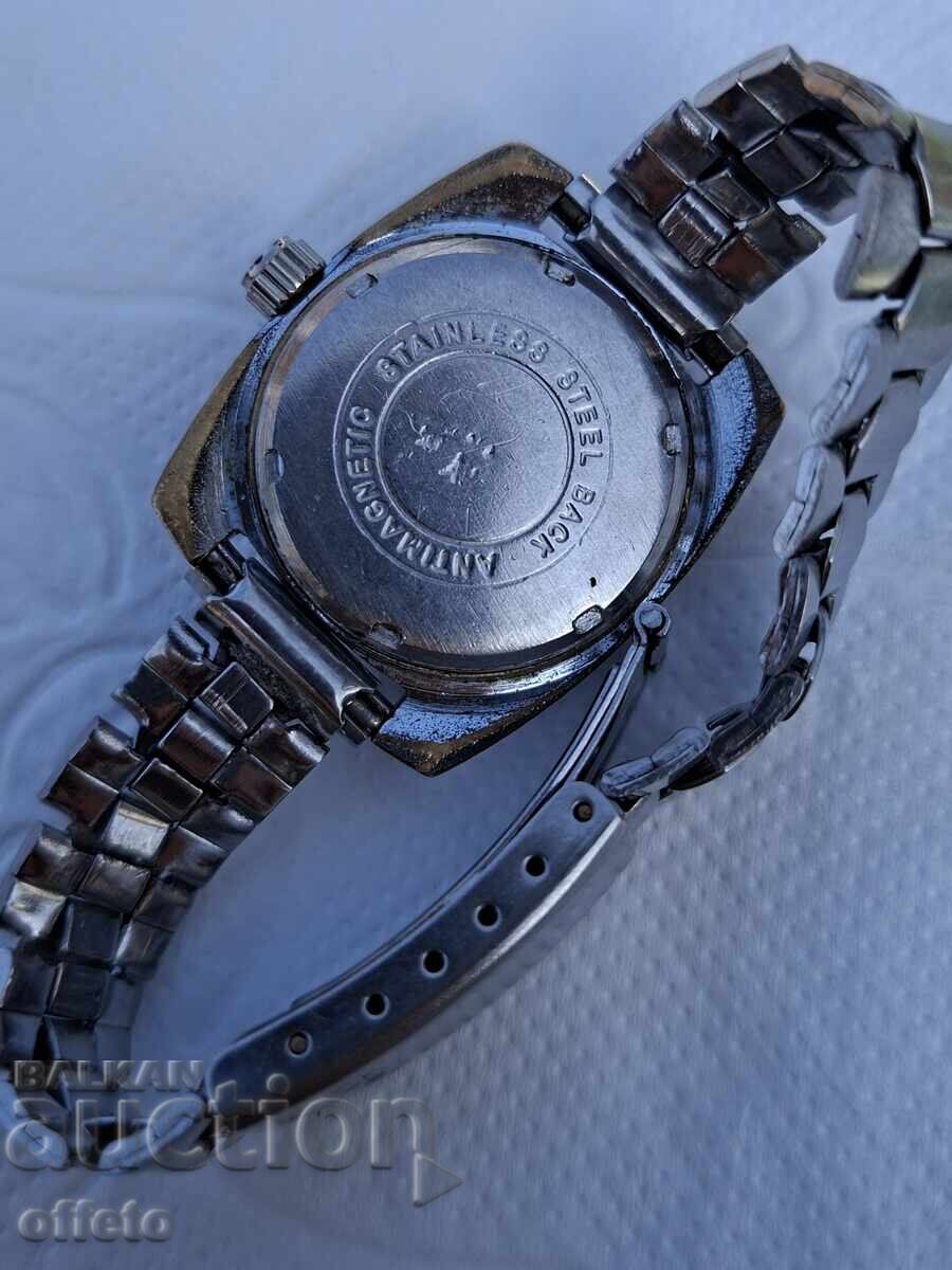 Доставка на ЧАСОВНИК SWISS MADE РАБОТИ