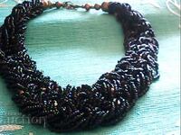 Colier vechi frumos din mărgele