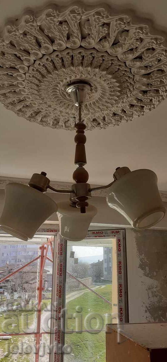 Ένας πολυέλαιος με τιμή € 30.00 | 58.68 BGN