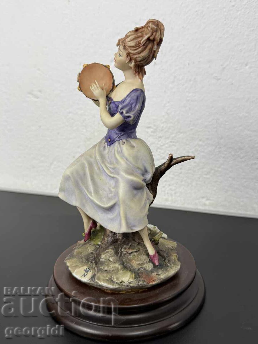 Figurină din porțelan Sartori / Sartori / Capodimonte nr. 7962 cu preț € 115.00 | 224.92 BGN