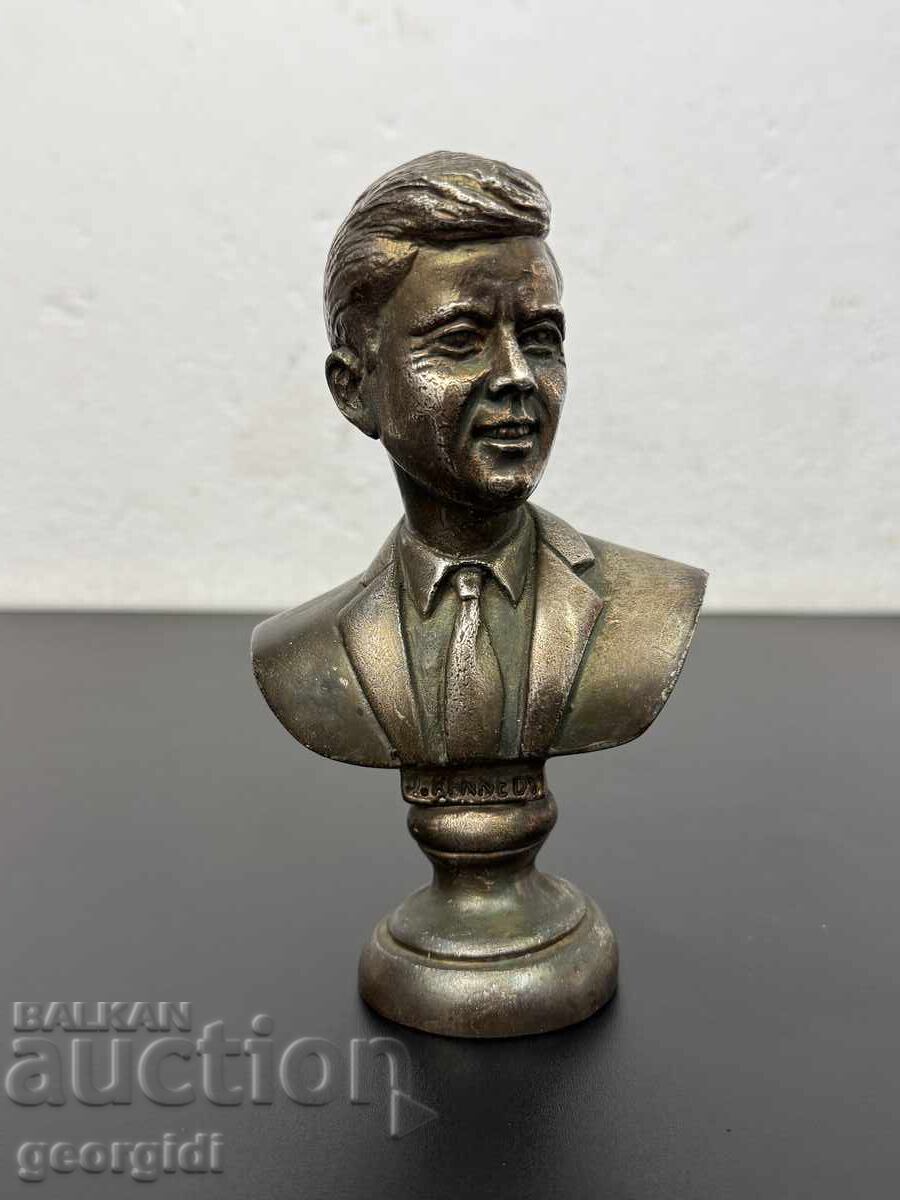 Bust metalic / statuetă John Kennedy. Nr. 7964