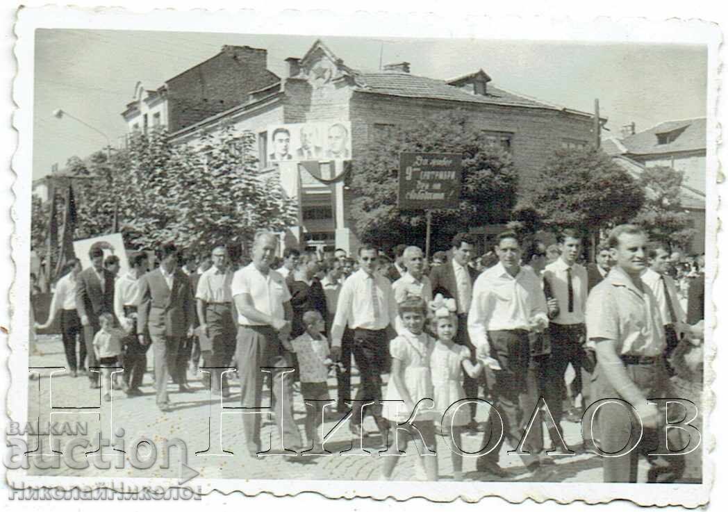 MARE FOTOGRAFIE VECHE 9 SEPTEMBRIE MANIFESTAȚIE J388