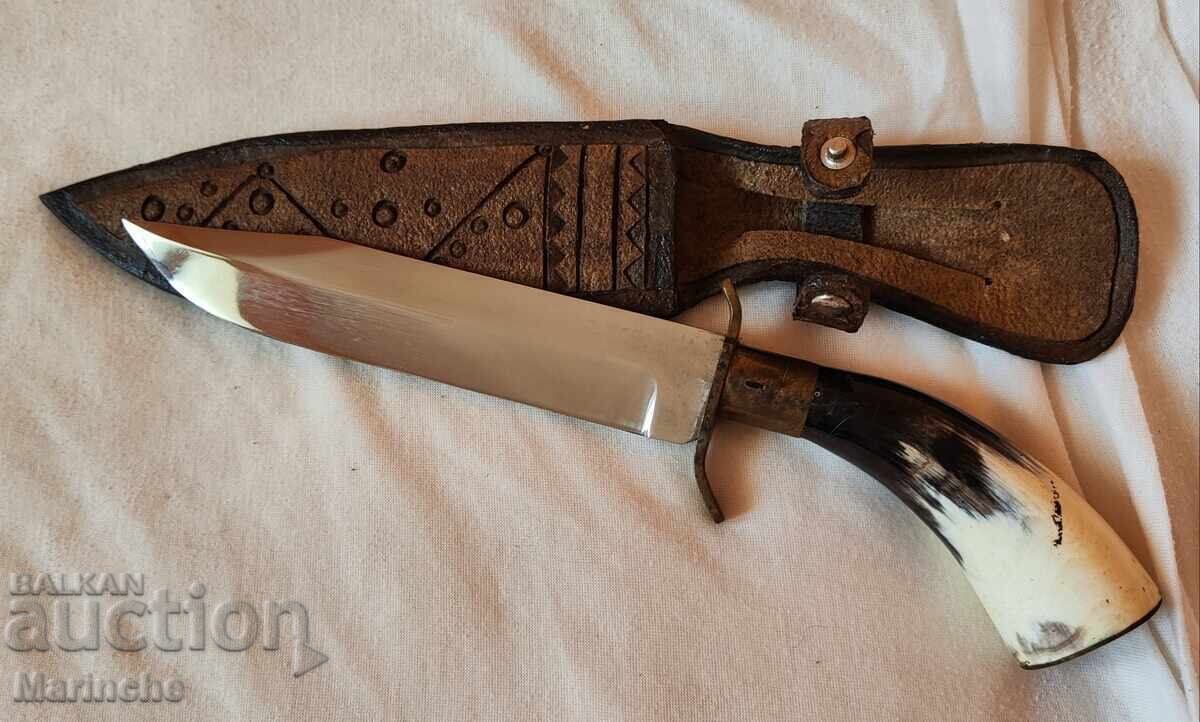 Cuțite de vânătoare cu lame masive și mânere din corn natural - 7 Cuțite de vânătoare cu lame masive și mânere din corn natural - 7