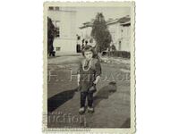 MICĂ POZĂ VECHE TINERĂ DOMNIȘOARĂ CU COLAN J393