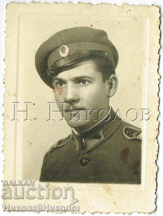1942 POZĂ MICĂ DE PAȘAPORT KARLOVO MILITAR J394 1942 POZĂ MICĂ DE PAȘAPORT KARLOVO MILITAR J394