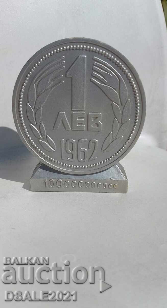NBR SOTS PLASTMASOVA KASICHKA 1 LEV - GERB NARODNA REPUBLIKA cu preț € 10.00 | 19.56 BGN