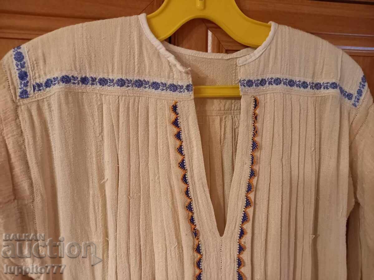 Autentică cămașă de damă, costum tradițional din regiunea Severnyak, Bulgaria, începutul secolului XX cu preț € 305.00 | 596.53 BGN