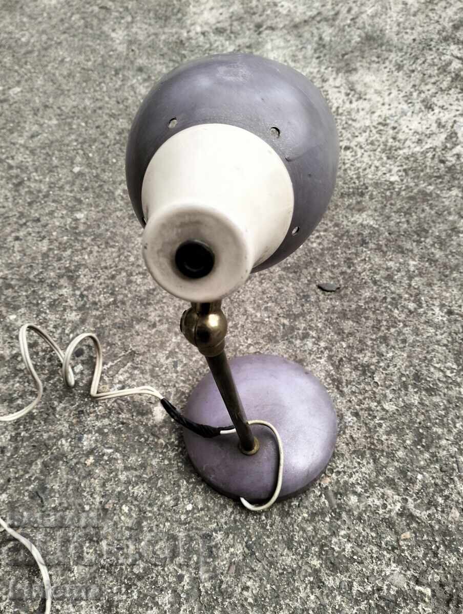 Δημοπρασία Παλιό επιτραπέζιο φωτιστικό Δημοπρασία Παλιό επιτραπέζιο φωτιστικό