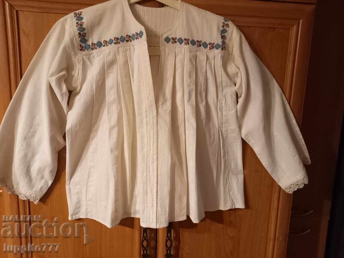 Tradițională cămașă scurtă de damă, costum tradițional din regiunea de nord, începutul secolului XX