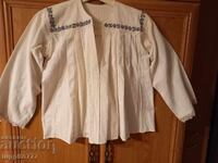 Tradițională cămașă scurtă de damă, costum tradițional din regiunea de nord, începutul secolului XX